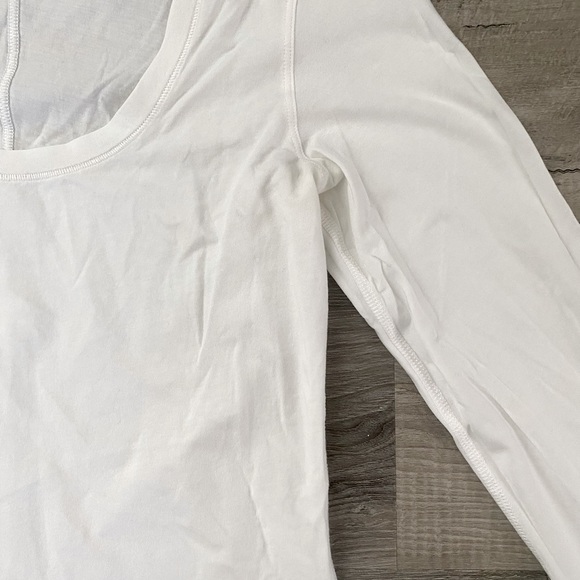 🍋 Lululemon Anahatasana Long Sleeve Tee
in white - Picture 5 of 11